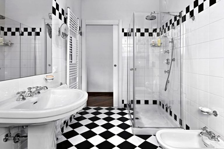 baño sin ventanas en Orihuela
